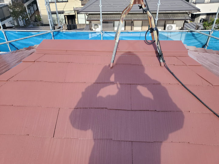 屋根点検中の様子