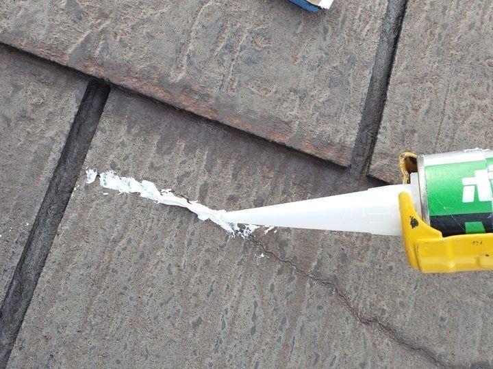 屋根のひび割れの補修にもシーリング（コーキング）