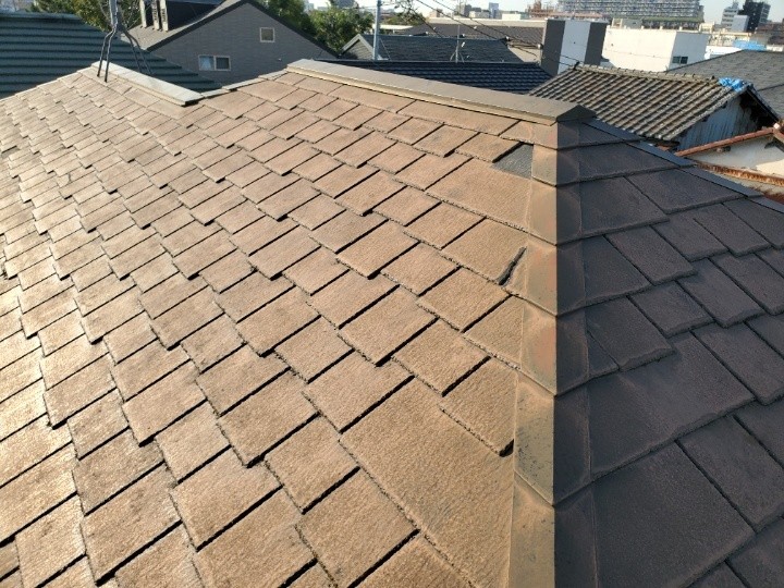 台風被害で損傷したスレート屋根