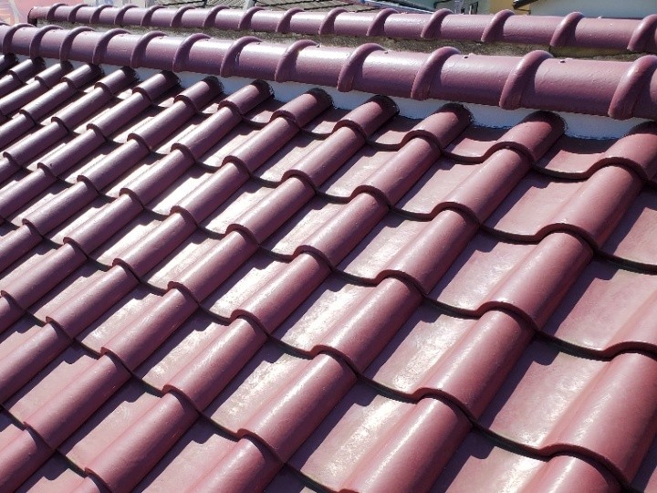 台風被害で棟が崩れた瓦屋根に棟取り直し工事を実施