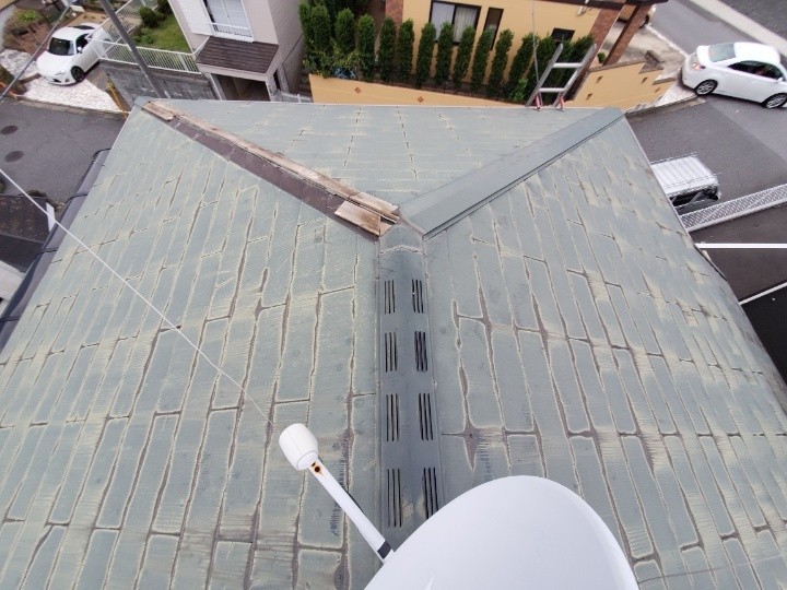 強風で欠損した隅棟