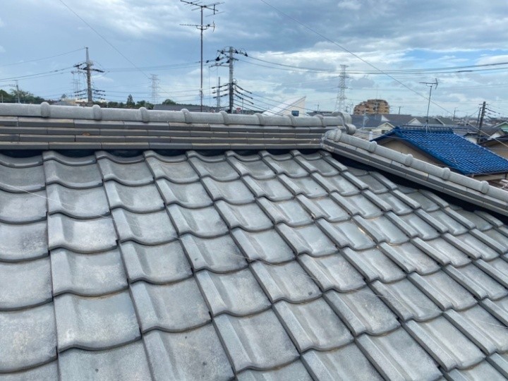 瓦屋根に棟瓦取り直し工事を施工したお住まい