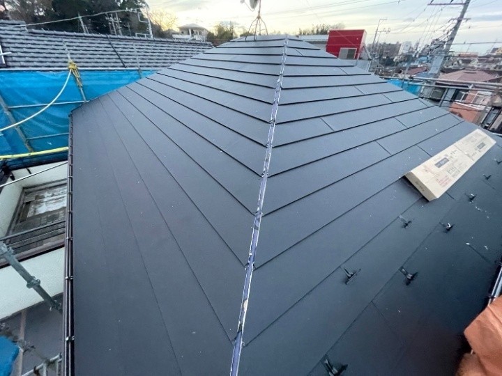 スーパーガルテクト本体の施工