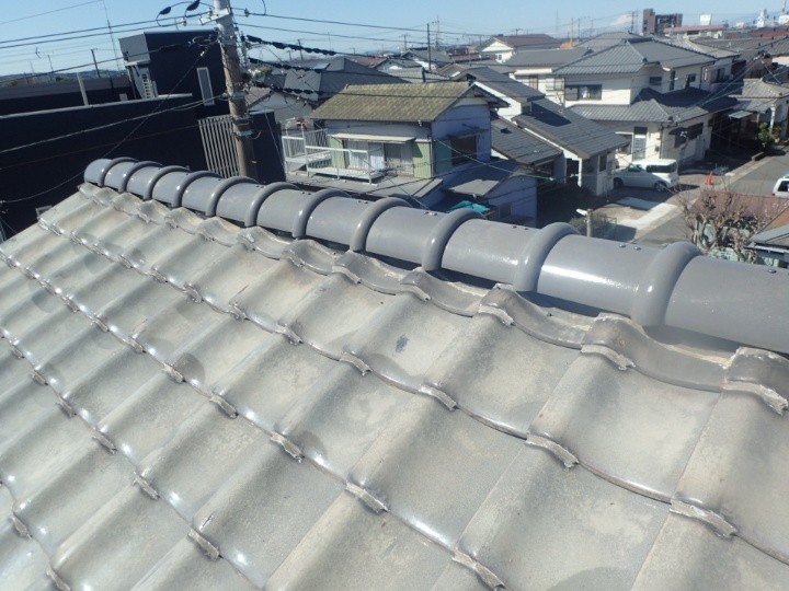 施工不良で雨漏りが起き瓦屋根に棟瓦取り直し工事したお住まい
