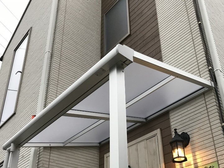 集合住宅の共用玄関上部（施工後）