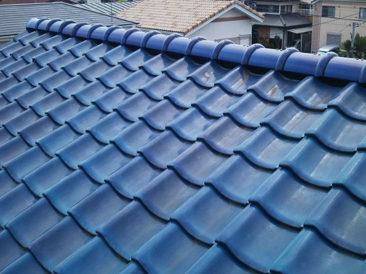 瓦屋根に棟取り直し工事を施工したお住まい