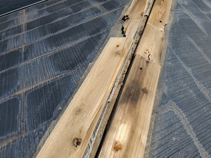 露出した貫板の劣化