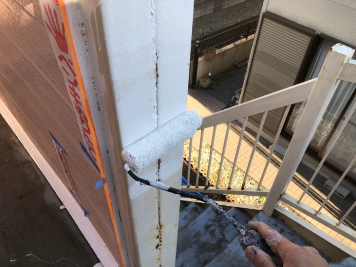 鉄部の下塗り（錆止め）で土台づくり