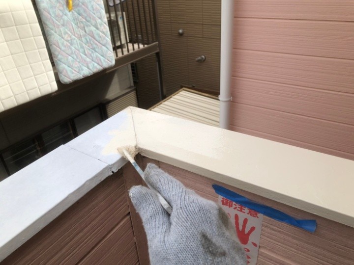 中塗りで膜厚を確保し、仕上がりの安定へ