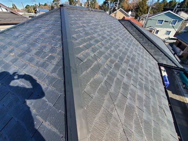 台風で損傷したスレート屋根