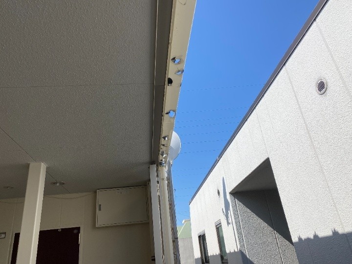 M型120雨樋の破損状況1