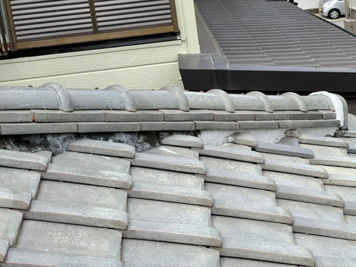 瓦の差し替え工事と棟取り直し工事を同時に施工した瓦屋根