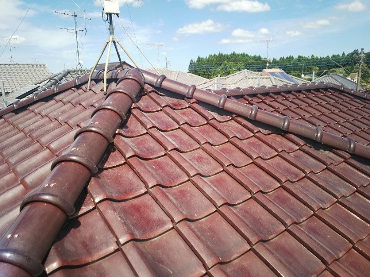 瓦屋根に棟取り直し工事を施工したお住まい