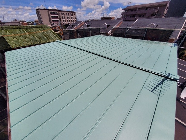 瓦棒屋根からスタンビー屋根へ葺き替え工事したお住まい