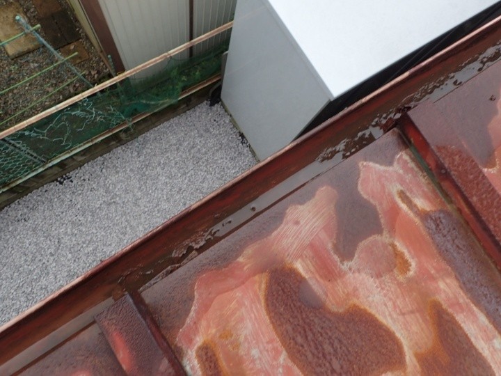 屋根補修工事と雨樋清掃工事を併せて実施したお住まい