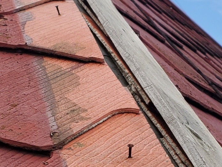 劣化した木製貫板の露出