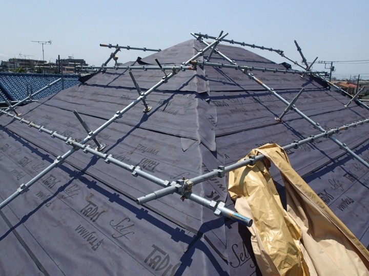 防水紙（ルーフィング）を敷設