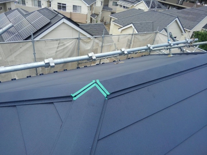 棟板金を設置