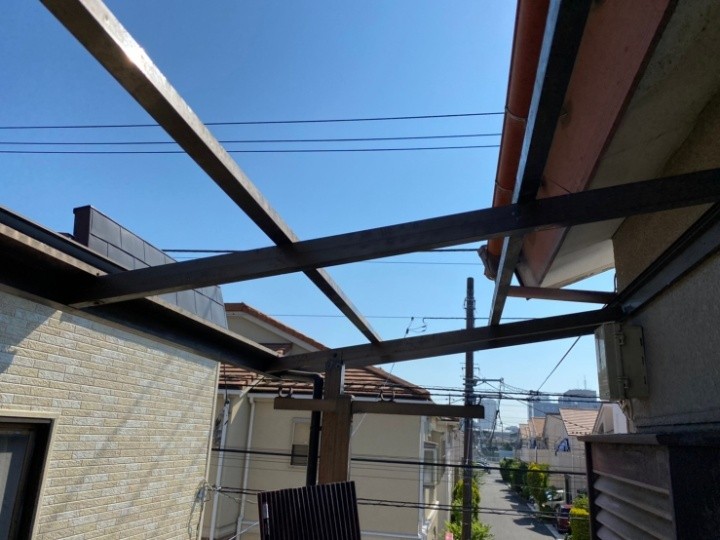 既存波板撤去後のフレーム確認と開放状態の整理