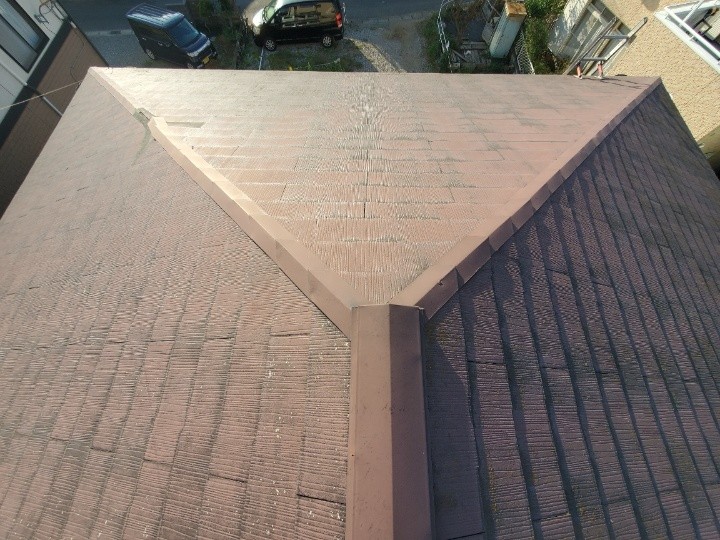 台風被害を受けたアパート屋根