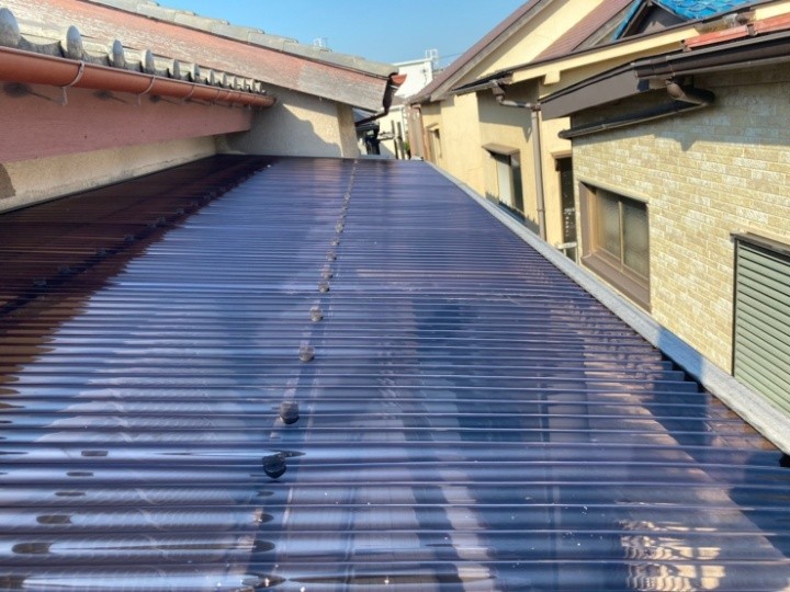 ベランダテラス波板屋根をポリカ波板屋根へ交換工事したお住まい