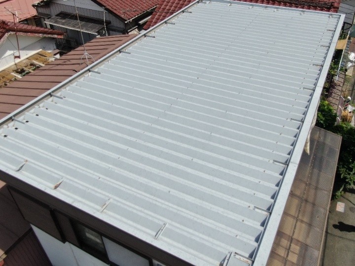 折半屋根全体の状態と色あせ