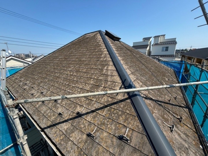 新しい棟板金の取り付け