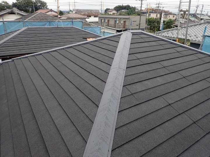 雨漏りする瓦屋根をディプロマット（オニキス）屋根に葺き替え工事したお住まい