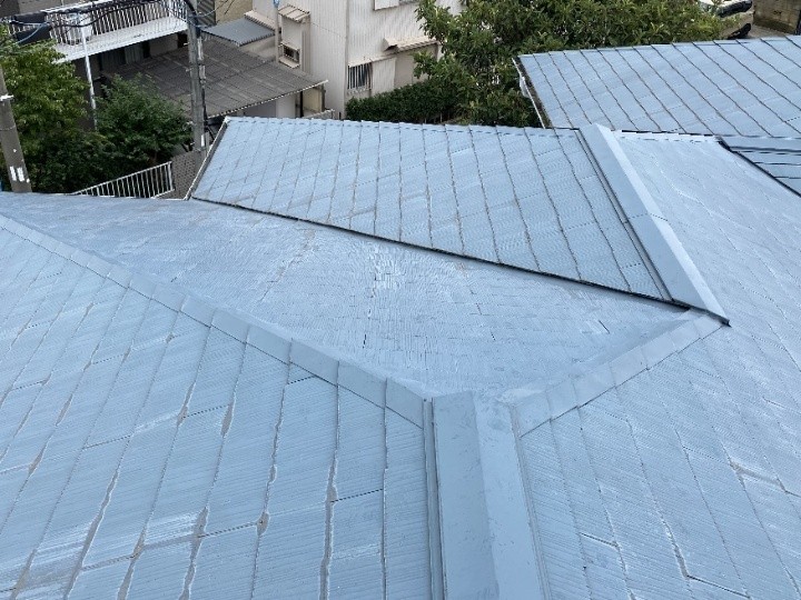 寄棟屋根全体の状況は一見良好