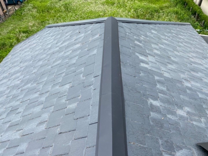 風災害で飛散した棟板金に「樹脂製貫板＋ガルバリウム」を採用した交換工事で復旧