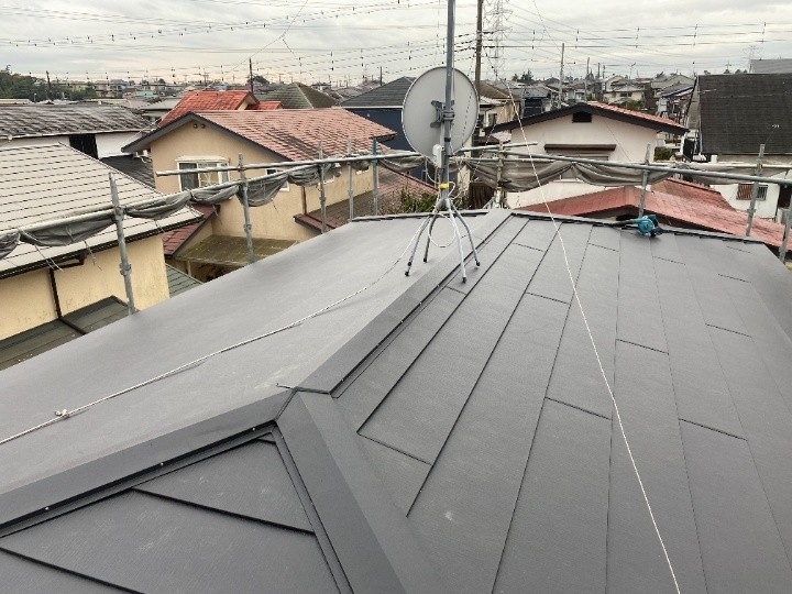スレート屋根の雨漏りを屋根カバー工法（防水紙更新＋スーパーガルテクト）で解消