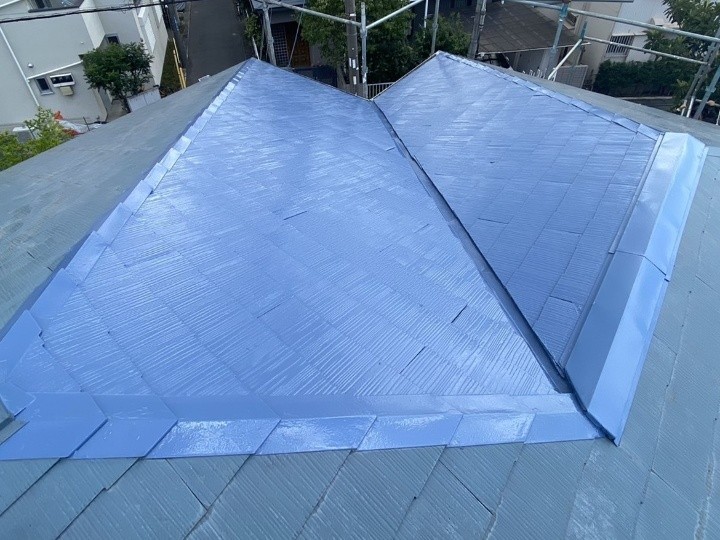 スレート屋根に「部分葺き直し工事＋屋根塗装工事」したお住まい