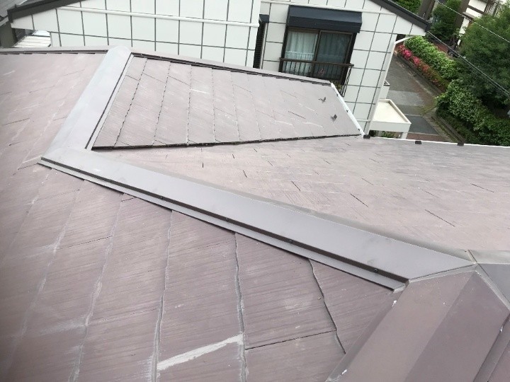 取り合い部のシーリングとガルバリウム鋼板の棟板金取り付け