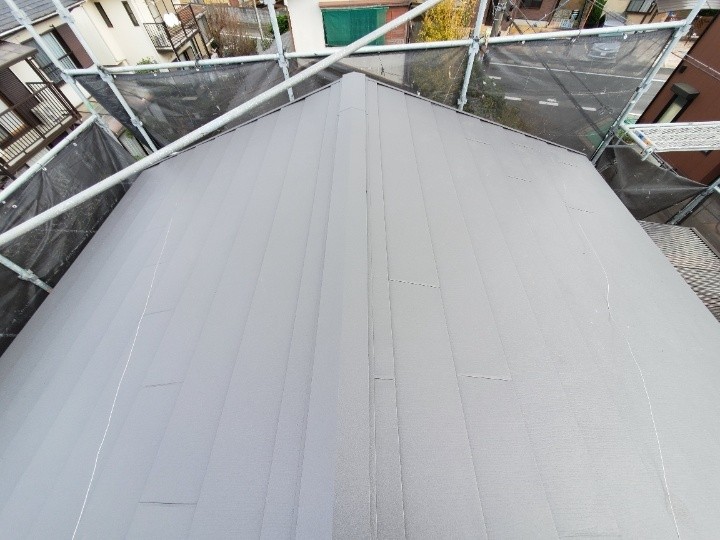 瓦屋根にスーパーガルテクトを使って葺き替え工事したお住まい