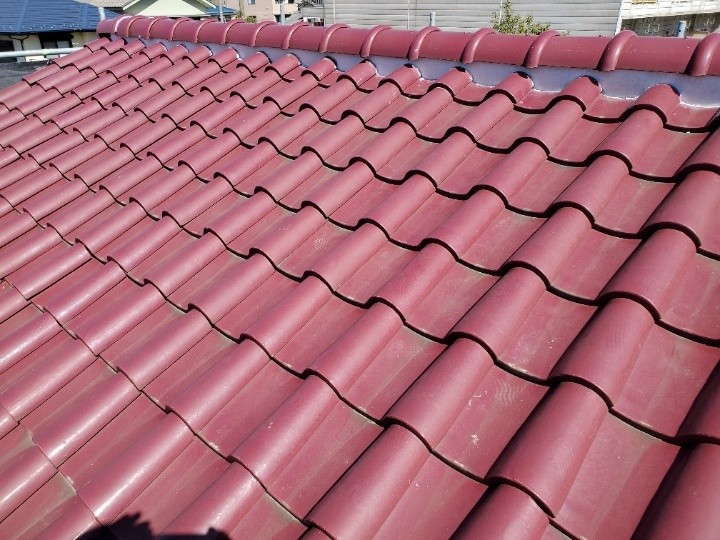 瓦屋根に棟取り直し工事を実施したお住まい