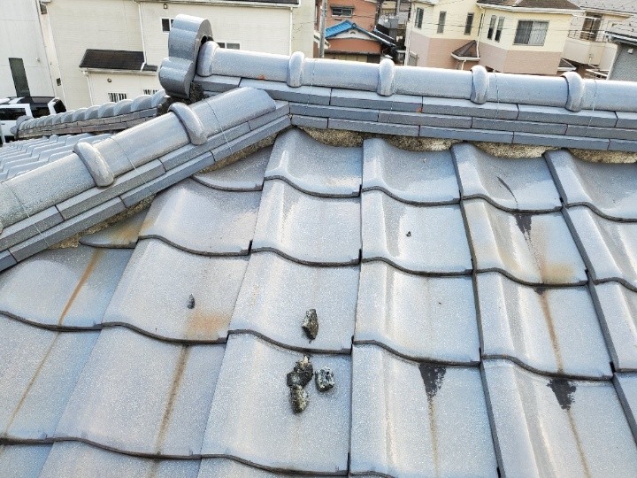 漆喰のこぼれと局所的な浮き