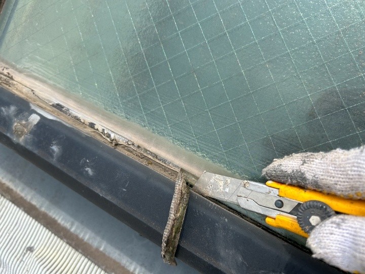 劣化したシーリングの撤去