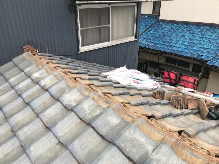 既存棟の解体と部材の仮置き