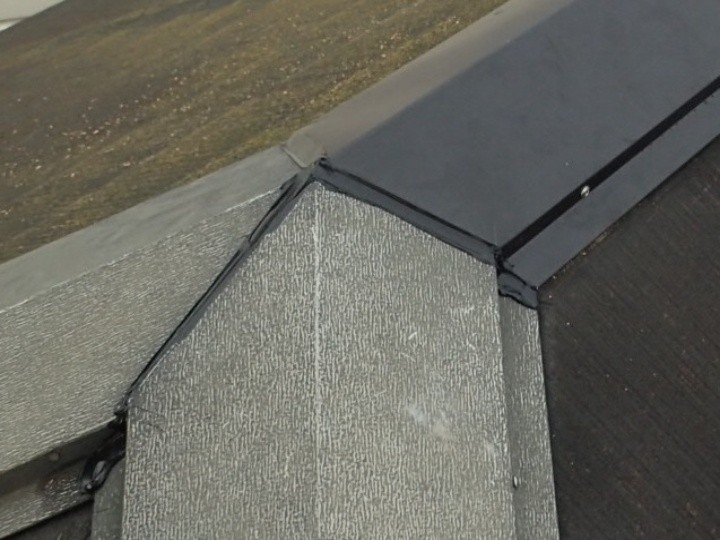 棟の繋ぎ目へのシーリング処理