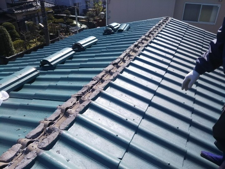 棟瓦の撤去と既存漆喰の除去