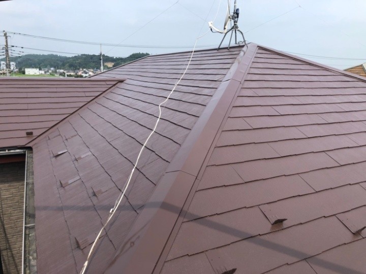 棟板金の交換工事と屋根塗装工事を併せて施工したお住まい