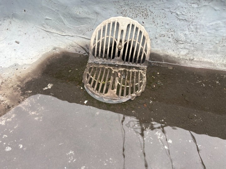 ドレンまわりの滞水と詰まりの懸念