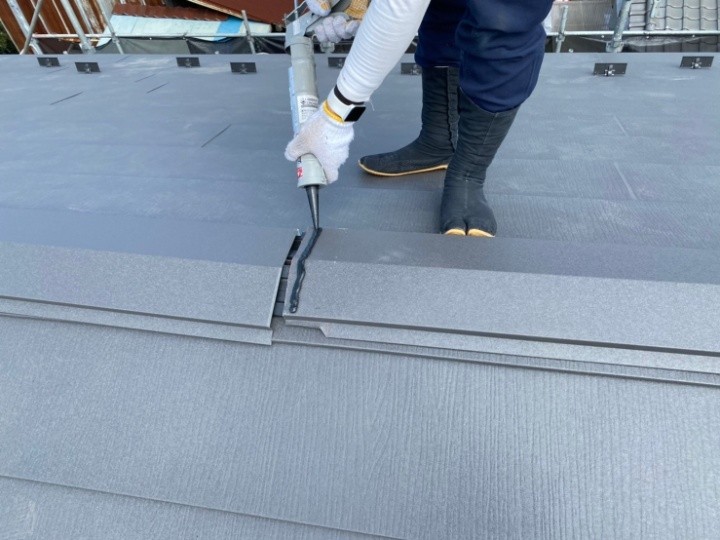 棟板金の取り付けと仕上げ