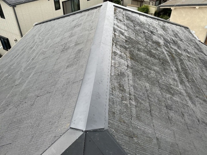 樹脂製貫板タフモックを採用して棟板金の部分交換工事した後の屋根