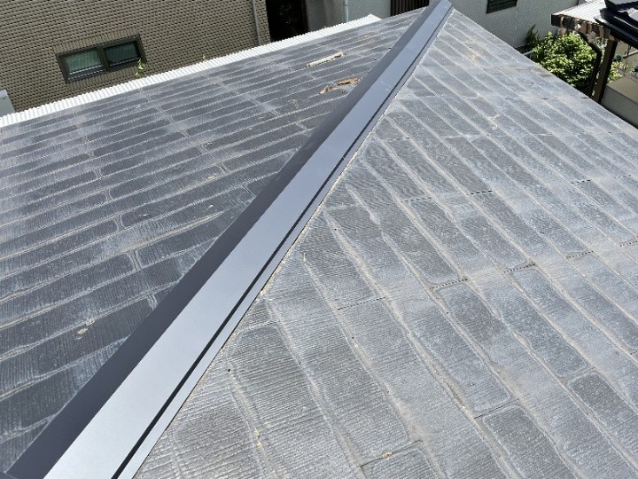 台風で損傷した棟板金へタフモックを採用した棟板金部分交換工事を行い耐久性を強化