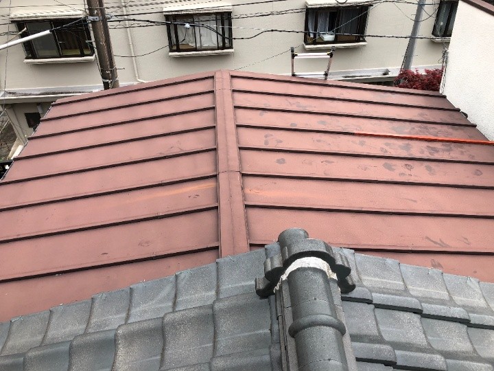 雨漏りした瓦棒葺き屋根