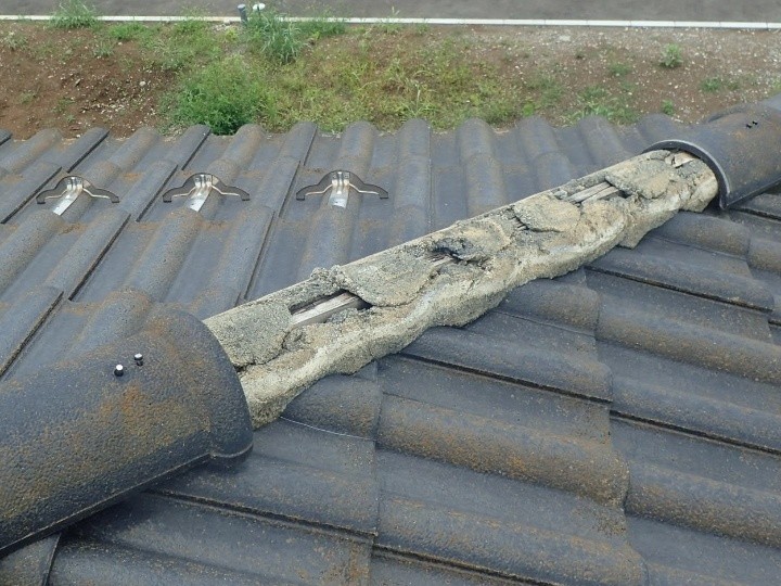 漆喰の劣化と下地の露出