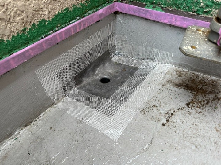改修用ドレンの設置で排水経路を更新