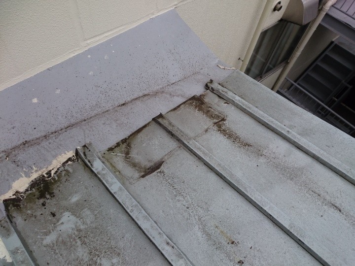 雨漏した瓦棒葺き屋根