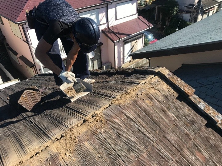 劣化した土台材の撤去と清掃